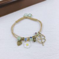 Lässig Einfacher Stil Vierblättriges Kleeblatt Schmetterling Gänseblümchen Barocke Perlen Keramik Perlen Überzug Flechten Weißgold Plattiert Frau Armbänder main image 3