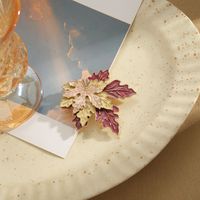 Wholesale Jewelry Elegant Vintage Style Maple Leaf Alloy Acrylic Inlay Brooches Necklace sku image 2