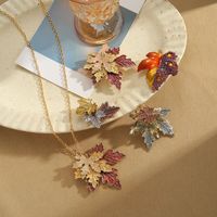 Wholesale Jewelry Elegant Vintage Style Maple Leaf Alloy Acrylic Inlay Brooches Necklace main image 1