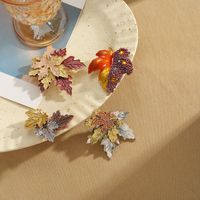 Wholesale Jewelry Elegant Vintage Style Maple Leaf Alloy Acrylic Inlay Brooches Necklace main image 6