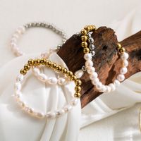 Einfacher Stil Klassischer Stil Runden Rostfreier Stahl Süßwasserperle Irregulär Perlen 18 Karat Vergoldet Armbänder main image 1