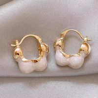 1 Pair Elegant Classic Style Geometric Scallop Enamel Alloy Earrings main image 1