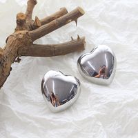 1 Pair Retro Heart Shape Plating Stainless Steel Ear Studs main image 2