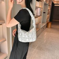 Women's Nylon Solid Color Vacation Streetwear Sewing Thread Square Zipper Shoulder Bag Underarm Bag main image 4