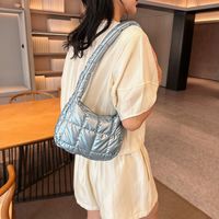Women's Nylon Solid Color Vacation Streetwear Sewing Thread Square Zipper Shoulder Bag Underarm Bag main image 2