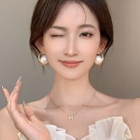 1 Pair Elegant Korean Style C Shape Imitation Pearl Alloy Hoop Earrings main image 3