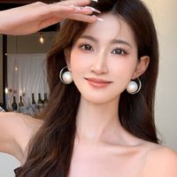 1 Pair Elegant Korean Style C Shape Imitation Pearl Alloy Hoop Earrings main image 2