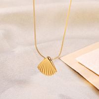 Casual Elegant Heart Shape Flower Shell Stainless Steel Plating Inlay Turquoise 18k Gold Plated Pendant Necklace main image 3