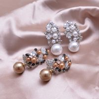 1 Paire Glamour Luxueux Artistique Fleur Tridimensionnel Évider Incruster Alliage Perles Artificielles Boucles D'oreilles main image 1