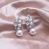 1 Paire Glamour Luxueux Artistique Fleur Tridimensionnel Évider Incruster Alliage Perles Artificielles Boucles D'oreilles main image 5