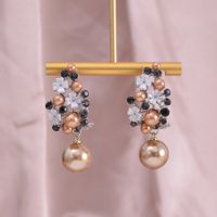 1 Paire Glamour Luxueux Artistique Fleur Tridimensionnel Évider Incruster Alliage Perles Artificielles Boucles D'oreilles main image 3