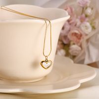304 Stainless Steel 18K Gold Plated Simple Style Plating Heart Shape Acrylic Pendant Necklace main image 3