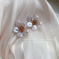 1 Pair Retro Lady Flower Imitation Pearl Alloy Ear Studs main image 1