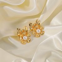 1 Pair Basic Simple Style Commute Leaf Flower Plating Inlay Copper Artificial Pearls 18k Gold Plated Ear Studs main image 1