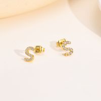 1 Paire Style Simple Lettre Incruster Le Cuivre Zircon Plaqué Or Boucles D'Oreilles main image 2