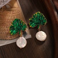 1 Pair Baroque Style Simple Style Irregular Leaf Copper Drop Earrings main image 1
