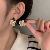 1 Pair Simple Style Round Inlay Alloy Pearl Zircon Ear Studs main image 1