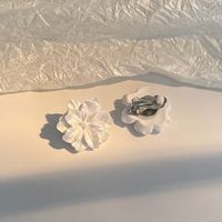 1 Paire Style Simple Fleur Incruster Alliage Perle Boucles D'oreilles sku image 1