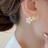 1 Pair Simple Style Leaves Flower Inlay Alloy Rhinestones Gold Plated Drop Earrings main image 4