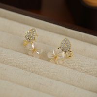 1 Pair Simple Style Leaves Flower Inlay Alloy Rhinestones Gold Plated Drop Earrings main image 3