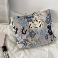 Women's All Seasons Polyester Flower Vintage Style Square Zipper Cosmetic Bag main image 3