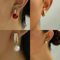 1 Paire Style Moderne Rond Carré Émail Incruster Le Cuivre Perles Artificielles Zircon Boucles D'oreilles Des Boucles D'oreilles main image 1