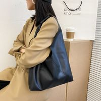 Women's Medium Pu Leather Solid Color Streetwear Bucket Open Shoulder Bag main image 3