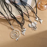 Retro Round Alloy Plating Silver Plated Women's Pendant Necklace main image 1