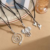 Retro Round Alloy Plating Silver Plated Women's Pendant Necklace main image 3