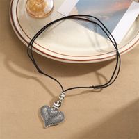 Retro Commute Round Alloy Plating Silver Plated Women's Pendant Necklace main image 3