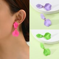 1 Pair Elegant Streetwear Petal Spray Paint Resin Zinc Alloy Drop Earrings main image 4