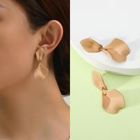 1 Pair Elegant Streetwear Petal Spray Paint Resin Zinc Alloy Drop Earrings main image 3