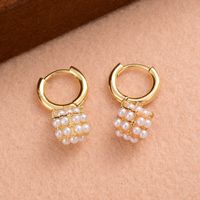 1 Paire Style Ig Élégant Géométrique Placage Tridimensionnel Incruster Le Cuivre Perle Zircon Plaqué Or 14k Boucles D'oreilles main image 2