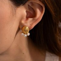 1 Pair Elegant Classic Style Oval Hammer Pattern Plating Inlay Stainless Steel Artificial Pearls 18k Gold Plated Earrings main image 5