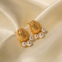 1 Pair Elegant Classic Style Oval Hammer Pattern Plating Inlay Stainless Steel Artificial Pearls 18k Gold Plated Earrings main image 1