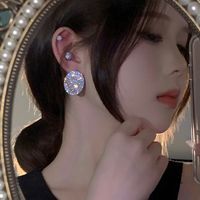 1 Par Elegante Glamour Ronda Borla Forma De Corazón Embutido Aleación Perlas Artificiales Diamantes De Imitación Aretes sku image 1