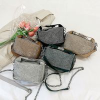 Women's Small Pu Leather Rhinestone Solid Color Streetwear Cylindrical Lock Clasp Shoulder Bag Crossbody Bag Chain Bag main image 4