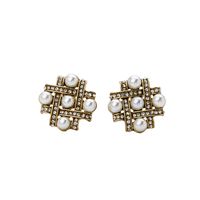 1 Pair Simple Style Square Inlay Alloy Pearl Zircon Gold Plated Ear Studs sku image 1
