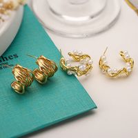 1 Pair Simple Style Commute C Shape Inlay Copper Artificial Pearls 18k Gold Plated Earrings main image 3