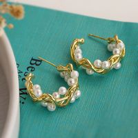 1 Paar Einfacher Stil Pendeln C-form Inlay Kupfer Künstliche Perlen 18 Karat Vergoldet Ohrringe main image 1