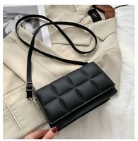 Women's Medium Pu Leather Solid Color Lingge Elegant Streetwear Square Magnetic Buckle Shoulder Bag Crossbody Bag Square Bag sku image 2