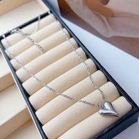 Titan Stahl Einfacher Stil Polieren Herzform Halskette Mit Anhänger sku image 2