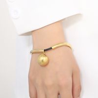 Elegante Retro Color Sólido Acero Titanio Chapados en oro de 18k Pulsera Al Mayoreo main image 2