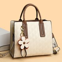 Women's Medium All Seasons Pu Leather Elegant Classic Style Handbag main image 6