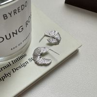 1 Pair Retro Sector Polishing Pleated Sterling Silver Ear Studs main image 5