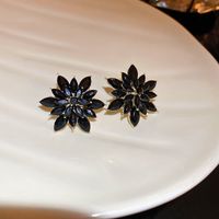 1 Pair Simple Style Flower Inlay Alloy Zircon Ear Studs main image 2