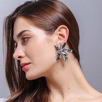 1 Pair Exaggerated Lady Roman Style Flower Plating Alloy Ear Studs main image 2
