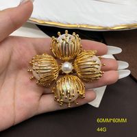 Retro Flower Alloy Inlay Pearl Women's Brooches main image 1