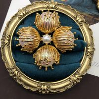 Retro Flower Alloy Inlay Pearl Women's Brooches main image 3