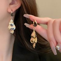 1 Pair Retro Lady Water Droplets Tassel Plating Alloy Gold Plated Drop Earrings main image 2